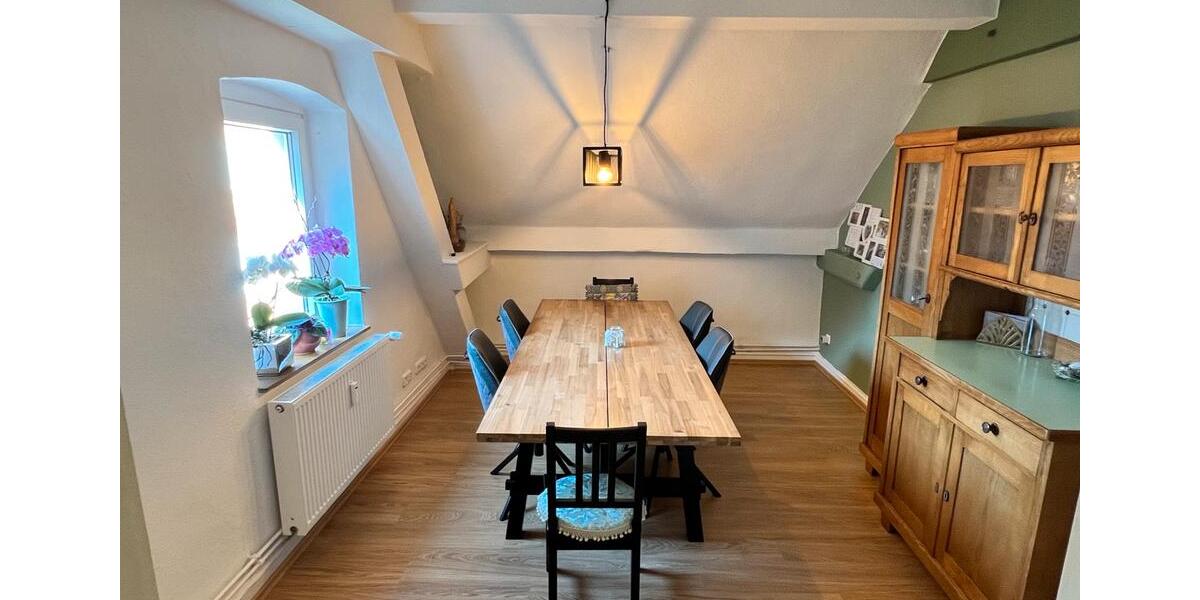 Dachgeschoßwohnung Hünfeld - 5 Zimmer, 110 m&sup2;, 950&euro; | Angebot:25947871