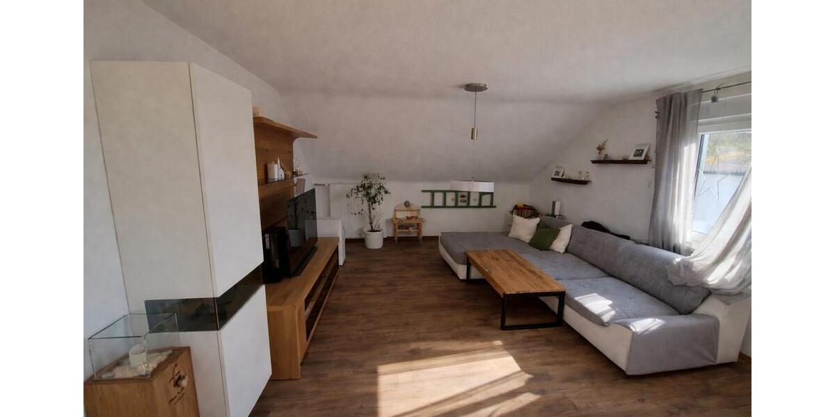 Dachgeschoßwohnung Flieden - 3 Zimmer, 90 m&sup2;, 700&euro; | Angebot:26044433