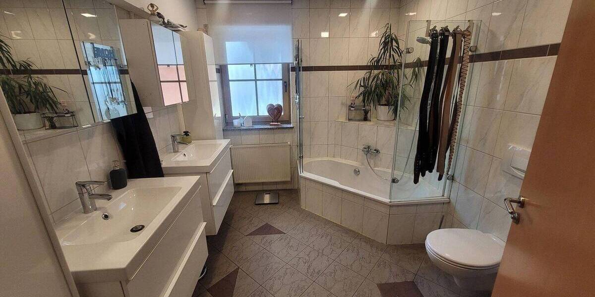 Einfamilienhaus Burghaun Langenschwarz - 5 Zimmer, 170 m&sup2;, 340.000&euro; | Angebot:25994782