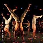 A Simple Space - Zirkus & Körpertheater