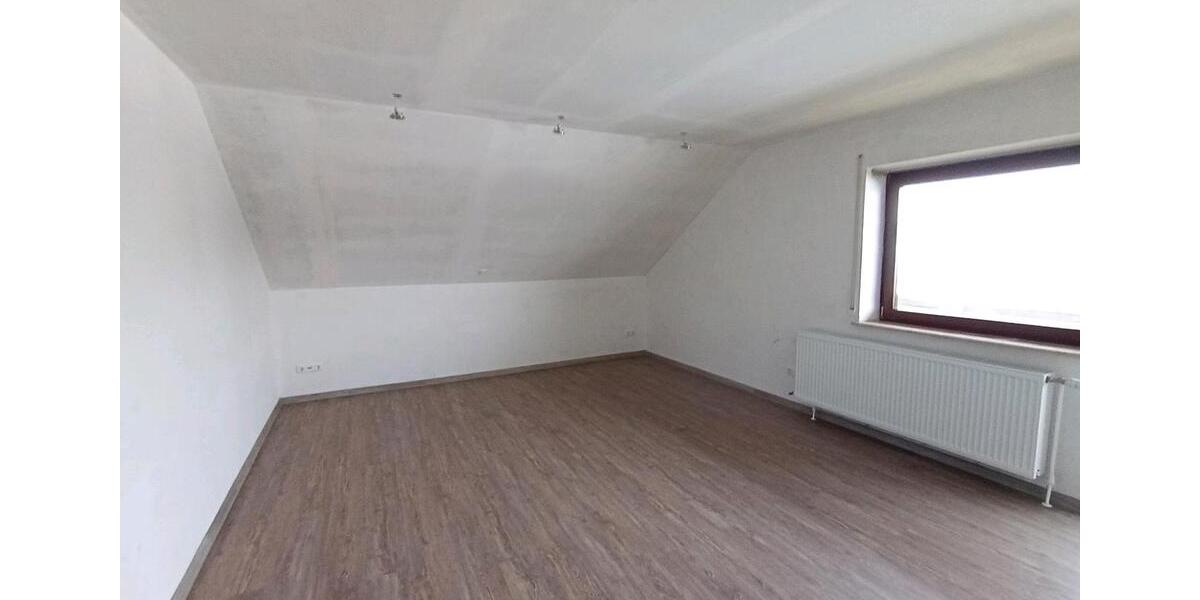 Dachgeschoßwohnung Tann (Rhön) - 3.5 Zimmer, 132 m&sup2;, 1.050&euro; | Angebot:25636441