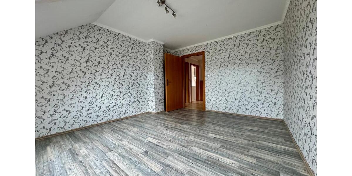Dachgeschoßwohnung Hosenfeld - 3.5 Zimmer, 100 m&sup2;, 850&euro; | Angebot:26101308