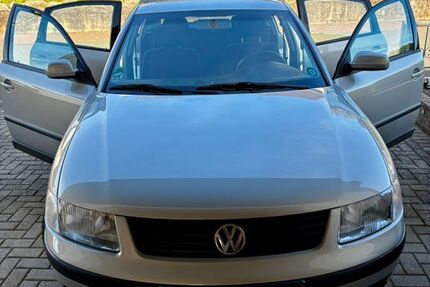 VW Passat 185.000 km 950 &euro; Niederaula 36272