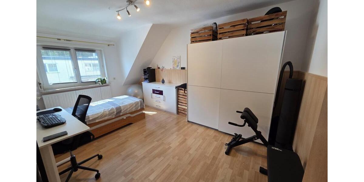 Dachgeschoßwohnung Schlüchtern - 3 Zimmer, 80 m&sup2;, 660&euro; | Angebot:25859888