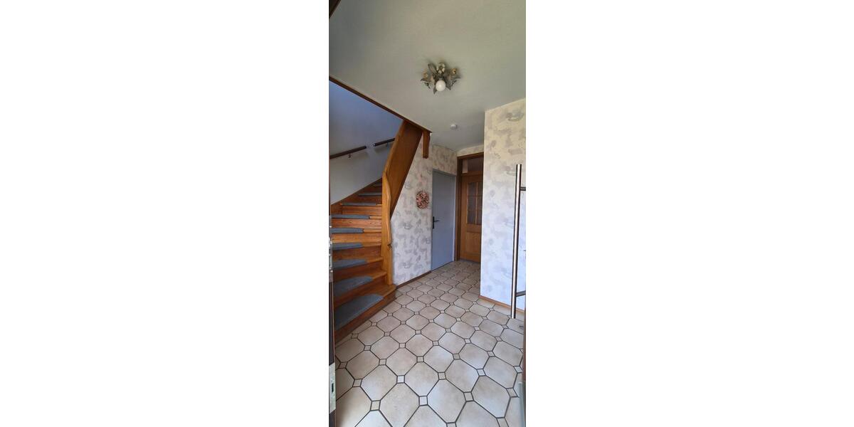 Einfamilienhaus Hünfeld - 9 Zimmer, 152 m&sup2;, 260.000&euro; | Angebot:26863308