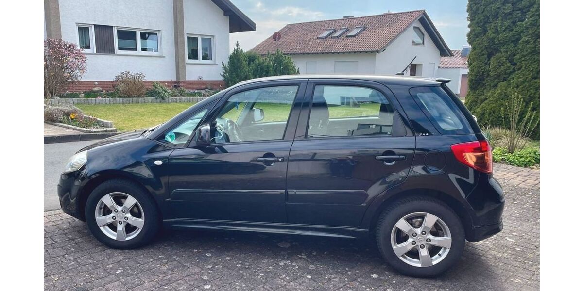 Suzuki SX4 104.000 km 6.400 &euro; Hünfeld 36088