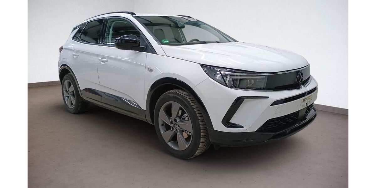 Opel Grandland (X) 2.700 km 24.900 &euro; Großenlüder-Müs 36137