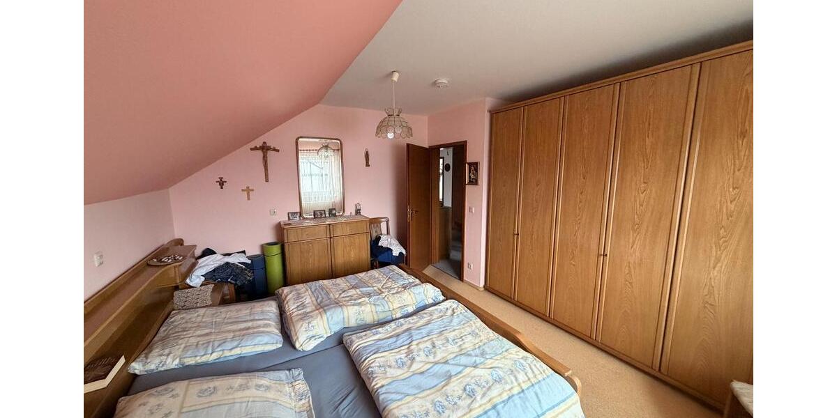 Dachgeschoßwohnung Petersberg - 3 Zimmer, 74 m&sup2;, 229.000&euro; | Angebot:25944122