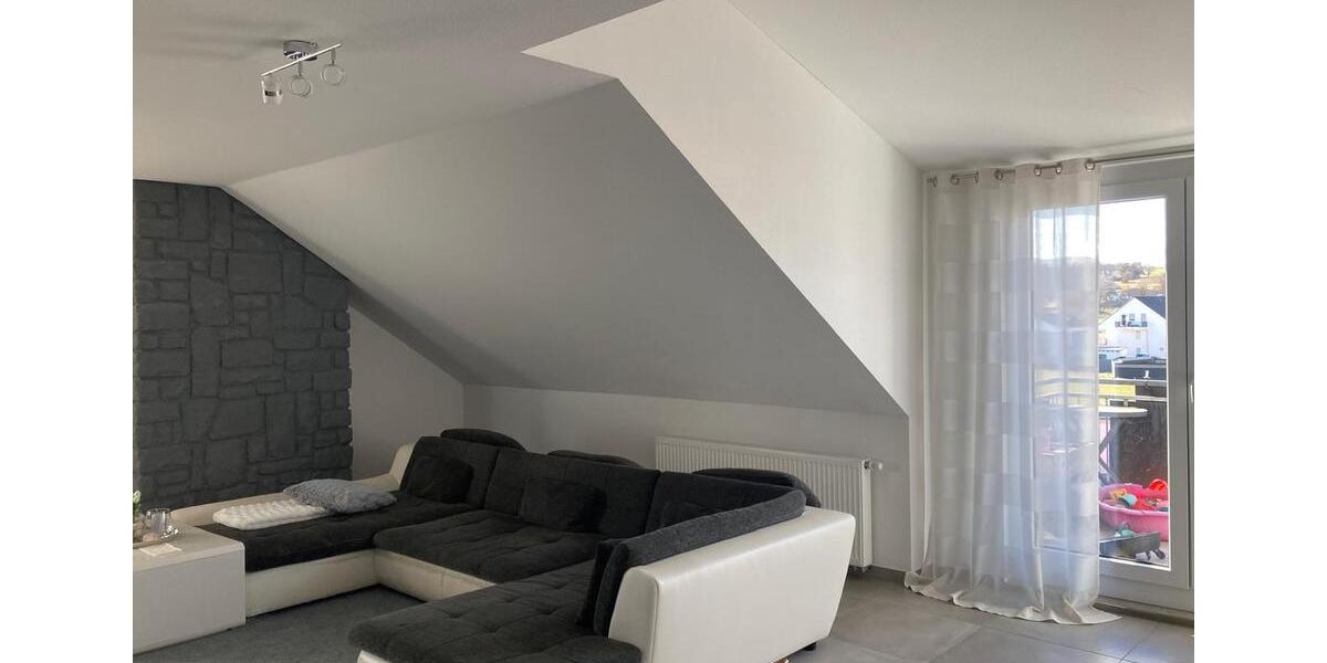 Dachgeschoßwohnung Großenlüder - 4 Zimmer, 145 m&sup2;, 1.200&euro; | Angebot:26023739