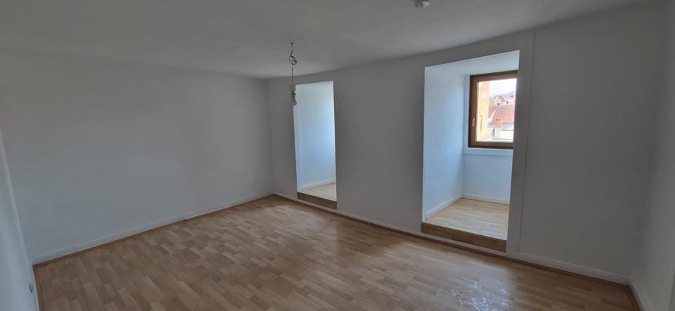 Etagenwohnung Schlüchtern - 5 Zimmer, 140 m&sup2;, 1.000&euro; | Angebot:25903912