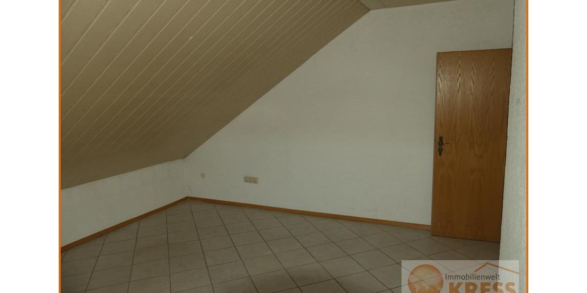 Dachgeschoßwohnung Flieden - 4 Zimmer, 118 m&sup2;, 600&euro; | Angebot:25307981