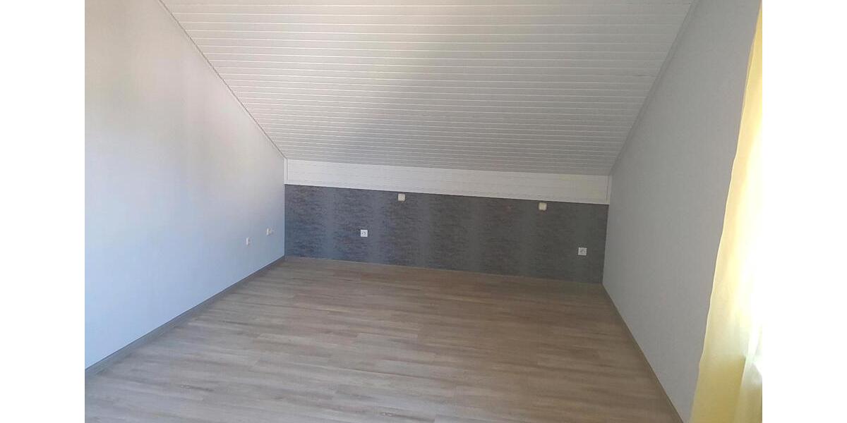 Dachgeschoßwohnung Künzell - 2 Zimmer, 98 m&sup2;, 900&euro; | Angebot:25403298