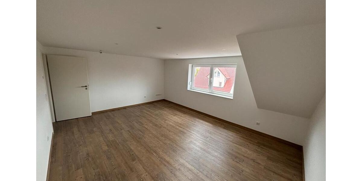 Dachgeschoßwohnung Burghaun - 5 Zimmer, 130 m&sup2;, 1.150&euro; | Angebot:25416520