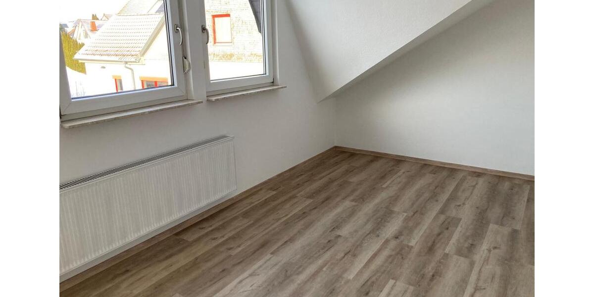 Dachgeschoßwohnung Grebenhain - 3.5 Zimmer, 94 m&sup2;, 650&euro; | Angebot:26048546