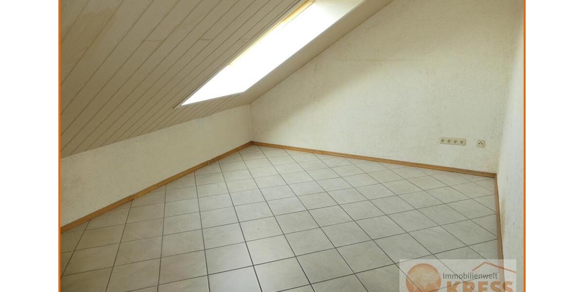 Dachgeschoßwohnung Flieden - 4 Zimmer, 118 m&sup2;, 600&euro; | Angebot:25307981