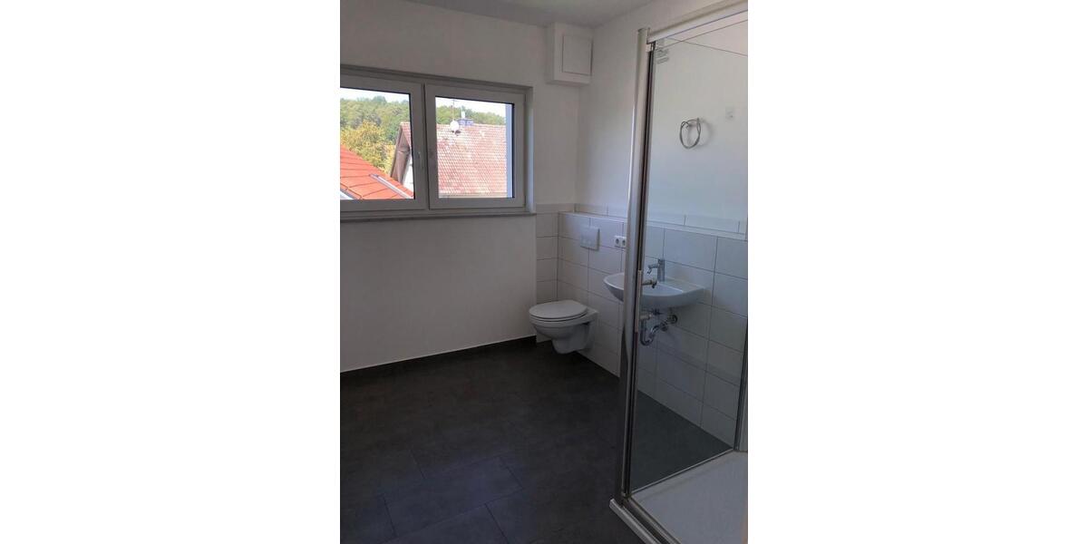 Dachgeschoßwohnung Petersberg - 2 Zimmer, 71 m&sup2;, 780&euro; | Angebot:26067434
