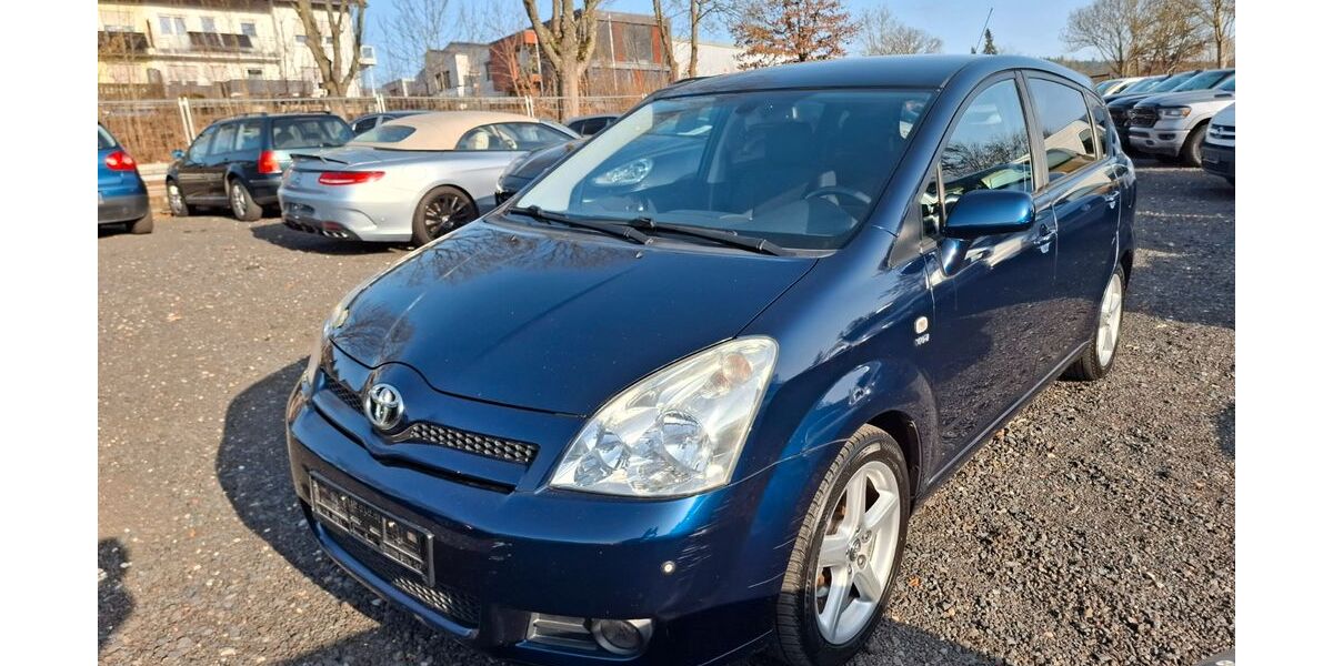 Toyota Corolla Verso 126.000 km 5.499 &euro; Eichenzell 36124