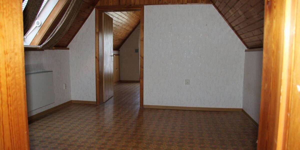 Mehrfamilienhaus, Wohnhaus Herbstein Altenschlirf - 7 Zimmer, 153 m&sup2;, 185.000&euro; | Angebot:26751885