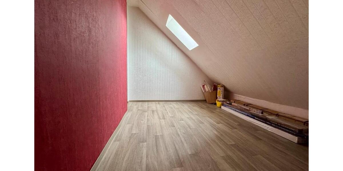 Dachgeschoßwohnung Hosenfeld - 3.5 Zimmer, 100 m&sup2;, 850&euro; | Angebot:26101308