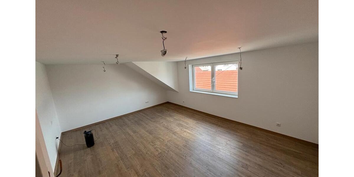Dachgeschoßwohnung Burghaun - 5 Zimmer, 130 m&sup2;, 1.150&euro; | Angebot:25416520