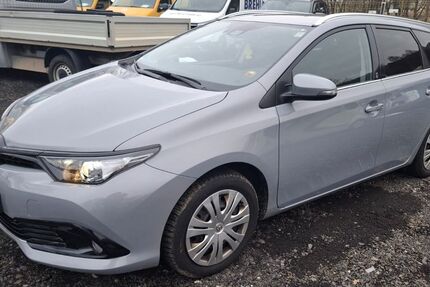 Toyota Auris 64.000 km 14.999 &euro; Eichenzell 36124