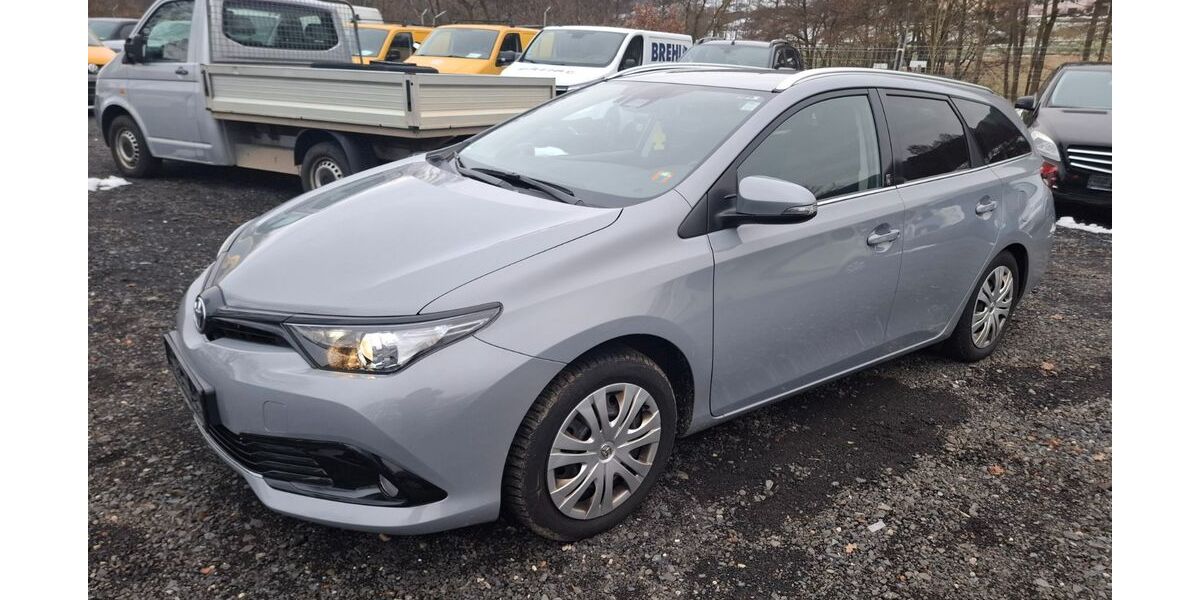 Toyota Auris 64.000 km 14.999 &euro; Eichenzell 36124
