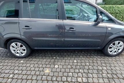 Opel Zafira 166.000 km 3.200 &euro; Kalbach 36148