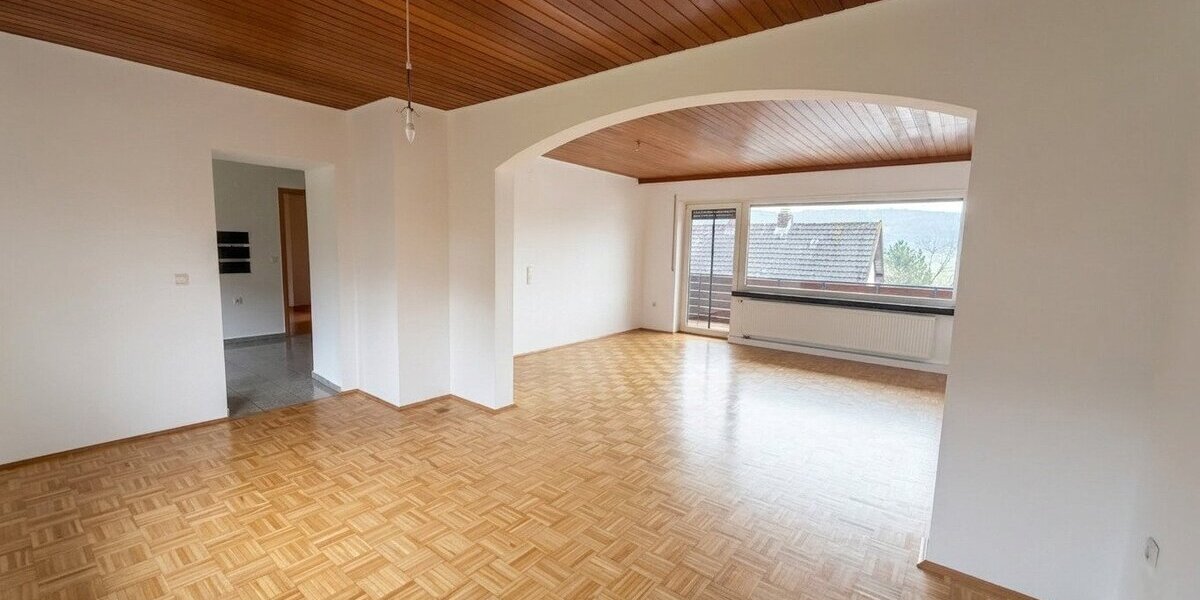 Niederaula, 4 ZKB, DG,110m² + Balkon+Garten - Dachgeschoßwohnung Niederaula Mengshausen | Angebot:23815966