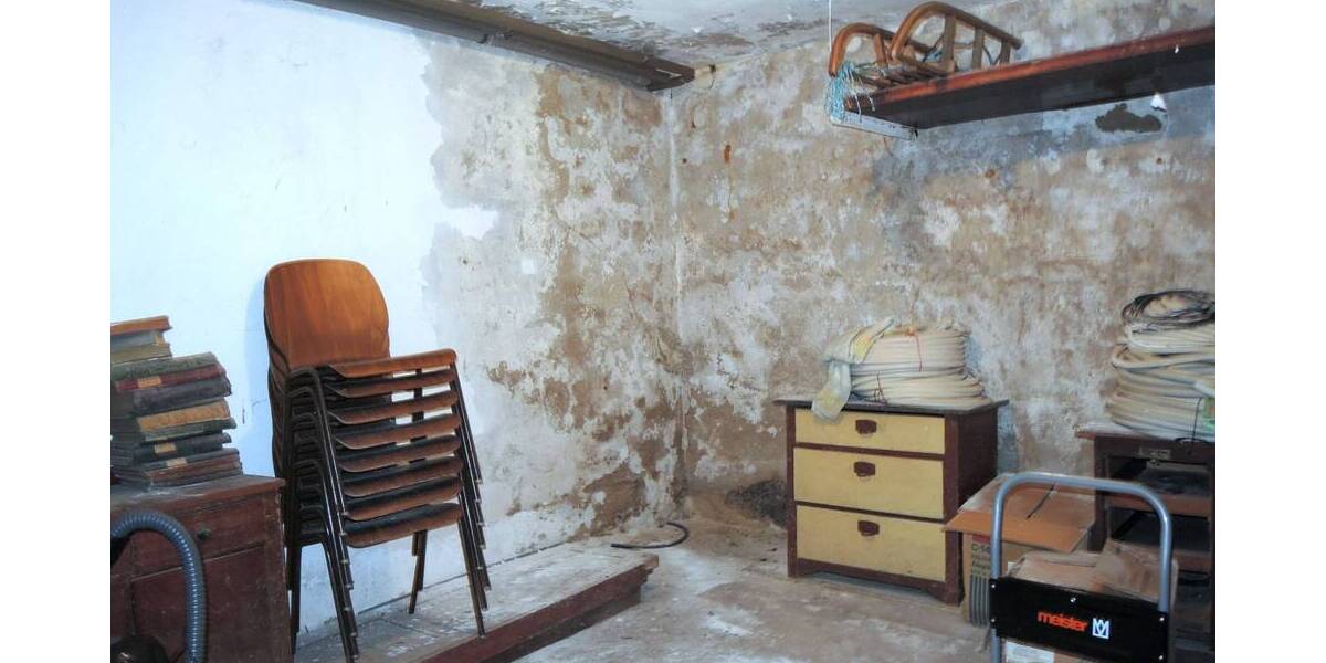 Einfamilienhaus Riedenberg - 8 Zimmer, 185 m&sup2;, 175.000&euro; | Angebot:25837168