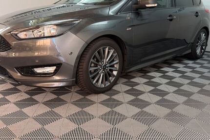 Ford Focus 29.988 km 13.600 &euro; Fulda 36043