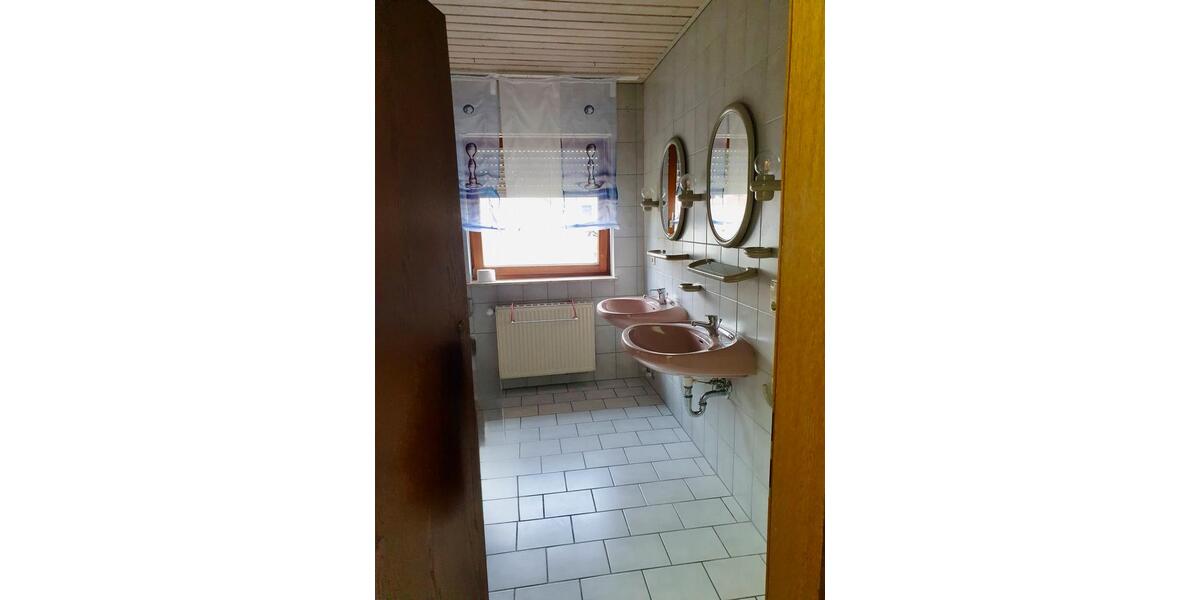 Dachgeschoßwohnung Neuhof - 4 Zimmer, 100 m&sup2;, 850&euro; | Angebot:26023562