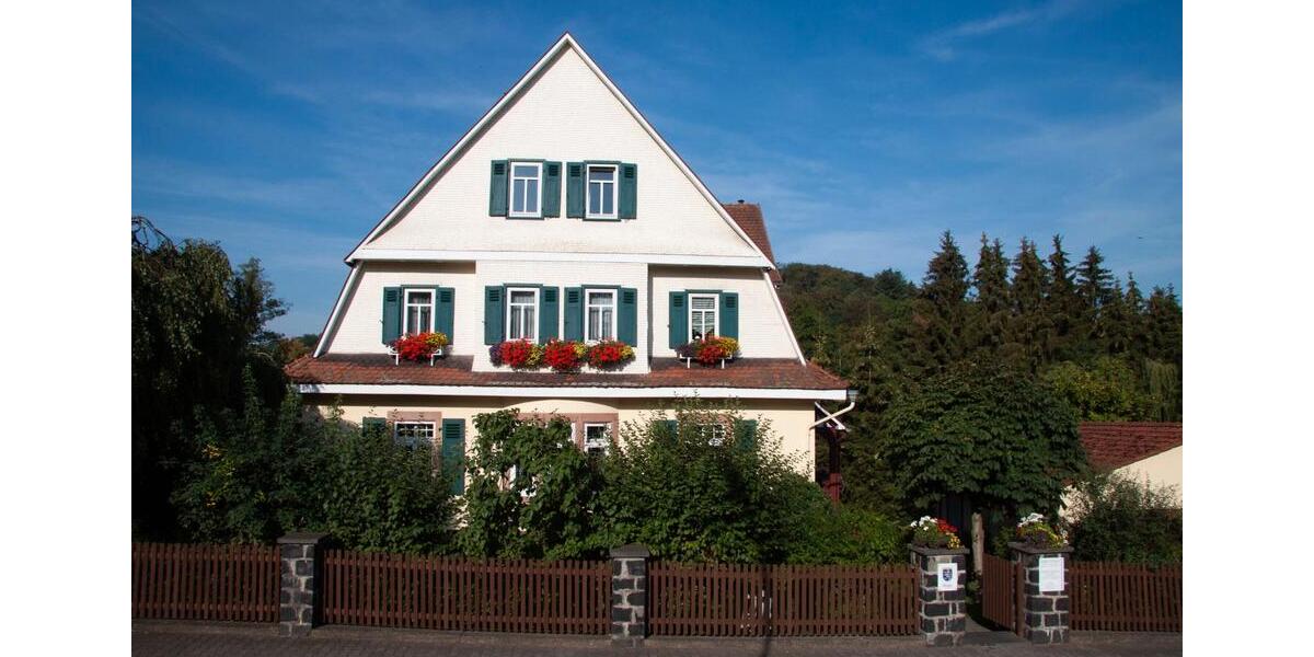 Villa Lauterbach (Hessen) - 11 Zimmer, 330 m&sup2;, 540.000&euro; | Angebot:27085693