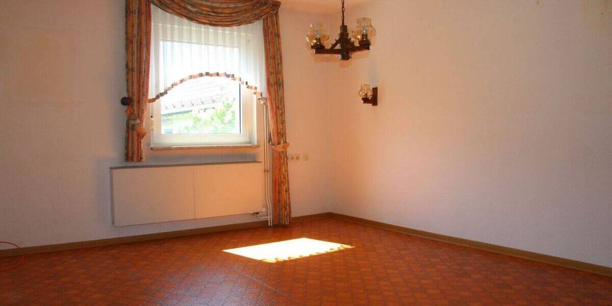 Mehrfamilienhaus, Wohnhaus Herbstein Altenschlirf - 7 Zimmer, 153 m&sup2;, 185.000&euro; | Angebot:26751885