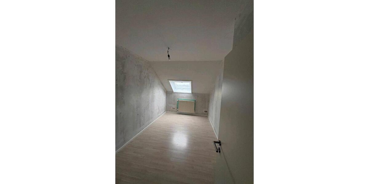 Dachgeschoßwohnung Rasdorf - 3 Zimmer, 83 m&sup2;, 530&euro; | Angebot:25944236