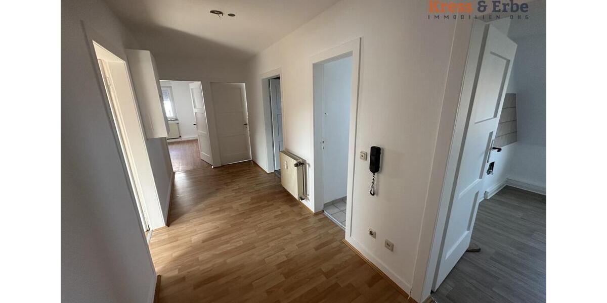 Dachgeschoßwohnung Schlüchtern - 3 Zimmer, 80 m&sup2;, 680&euro; | Angebot:26421128