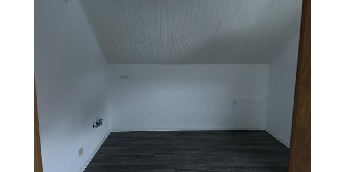 Dachgeschoßwohnung Fulda Aschenberg - 2.5 Zimmer, 77 m&sup2;, 700&euro; | Angebot:25262391