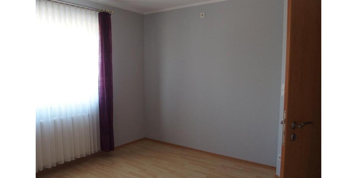Erdgeschoßwohnung Burghaun - 4 Zimmer, 105 m&sup2;, 995&euro; | Angebot:26581590
