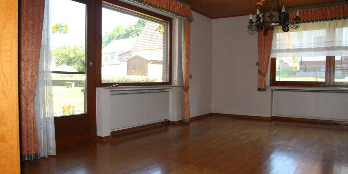 Mehrfamilienhaus, Wohnhaus Herbstein Altenschlirf - 7 Zimmer, 153 m&sup2;, 185.000&euro; | Angebot:26751885