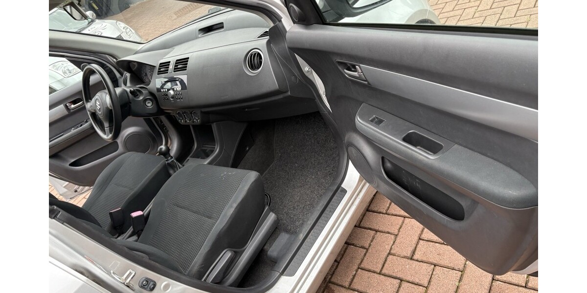 Suzuki Swift 217.000 km 2.699 &euro; Petersberg 36100