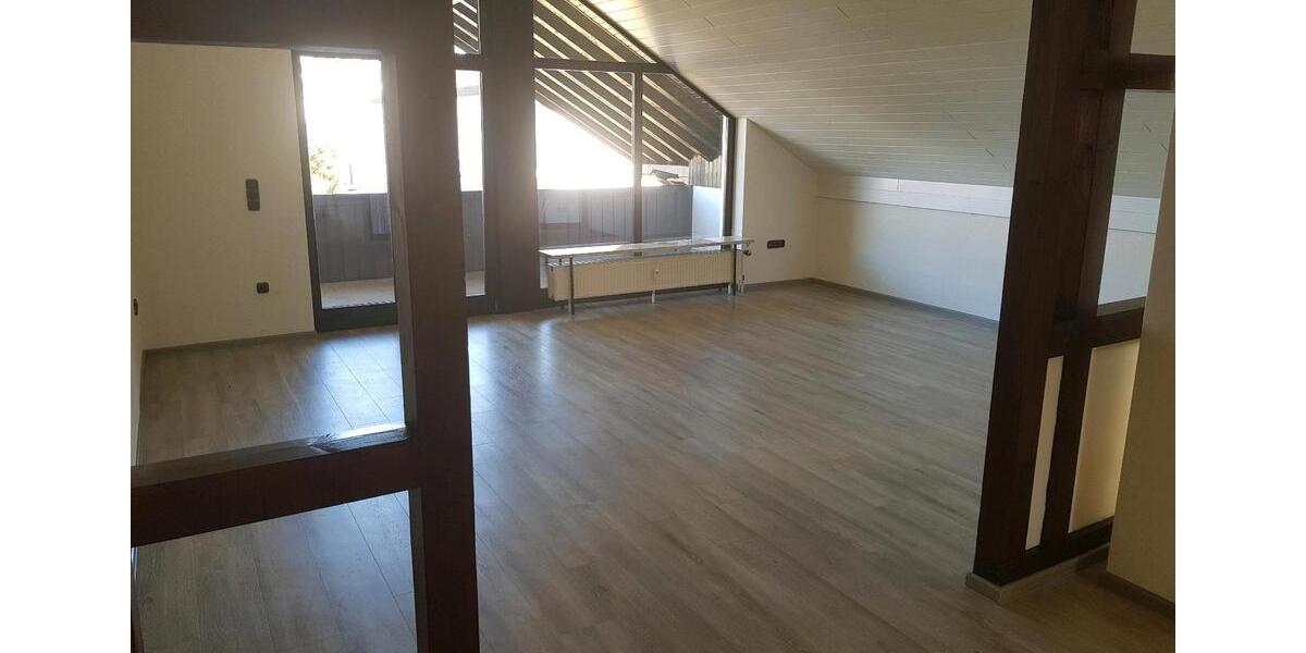 Dachgeschoßwohnung Künzell - 2 Zimmer, 98 m&sup2;, 900&euro; | Angebot:25403298
