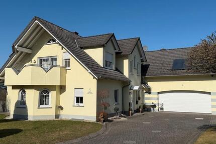 Haus Eichenzell - 12 Zimmer, 300 m&sup2;, 850.000&euro; | Angebot:25306853