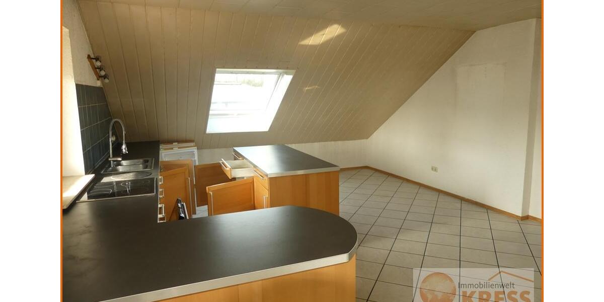 Dachgeschoßwohnung Flieden - 4 Zimmer, 118 m&sup2;, 600&euro; | Angebot:25307981