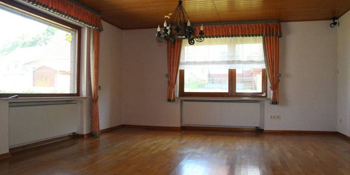 Mehrfamilienhaus, Wohnhaus Herbstein Altenschlirf - 7 Zimmer, 153 m&sup2;, 185.000&euro; | Angebot:26751885