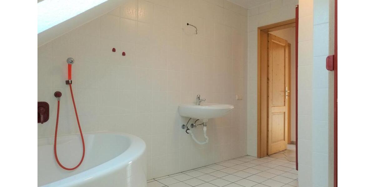 Dachgeschoßwohnung Schlüchtern - 4 Zimmer, 125 m&sup2;, 950&euro; | Angebot:26620839