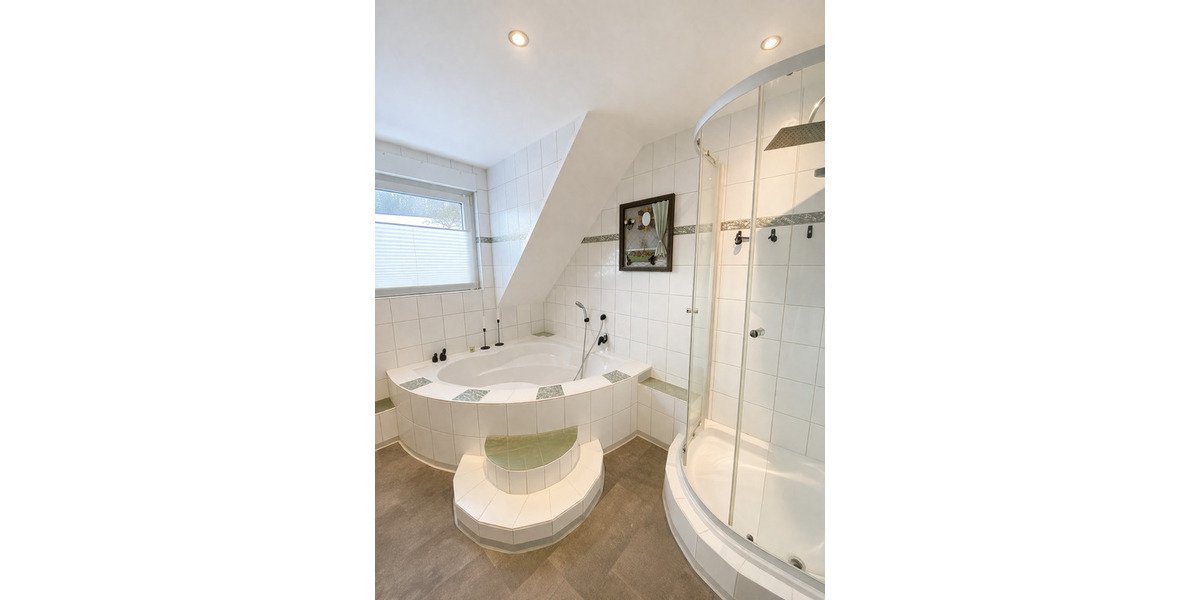 Einfamilienhaus Eiterfeld Arzell - 8 Zimmer, 220 m&sup2;, 339.000&euro; | Angebot:25726366