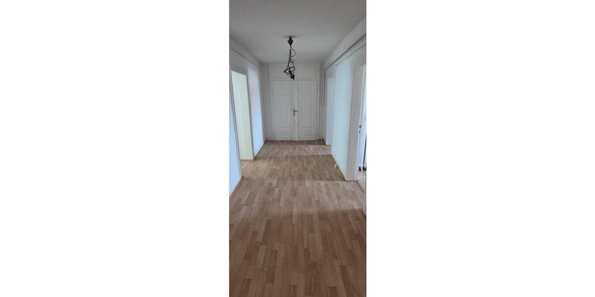 Etagenwohnung Schlüchtern - 5 Zimmer, 140 m&sup2;, 1.000&euro; | Angebot:25903912