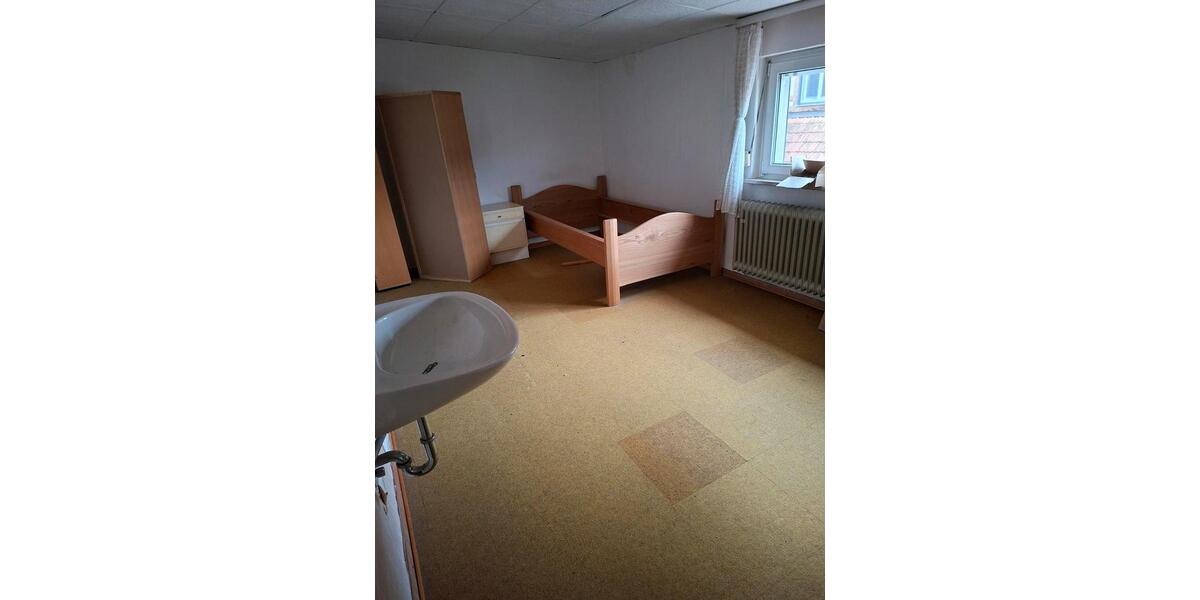 Einfamilienhaus Bad Salzschlirf - 8 Zimmer, 240 m&sup2;, 135.000&euro; | Angebot:23580955