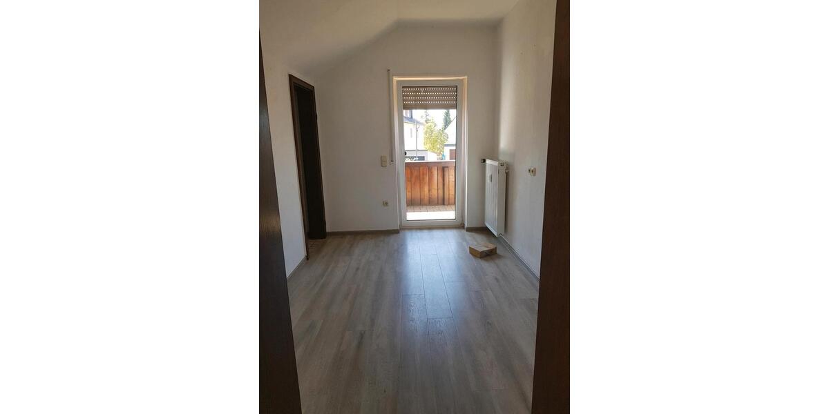Dachgeschoßwohnung Künzell - 2 Zimmer, 98 m&sup2;, 900&euro; | Angebot:25403298