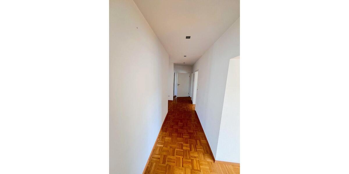 Erdgeschoßwohnung Petersberg - 3.5 Zimmer, 92 m&sup2;, 1.245&euro; | Angebot:26548802