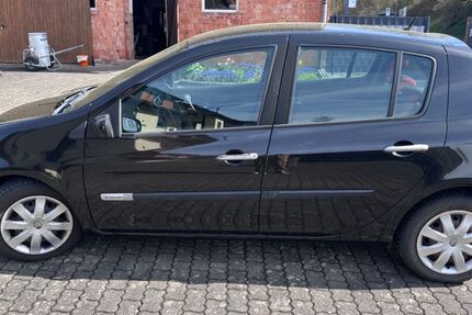 Renault Clio 126.000 km 2.500 &euro; Ebersburg 36157
